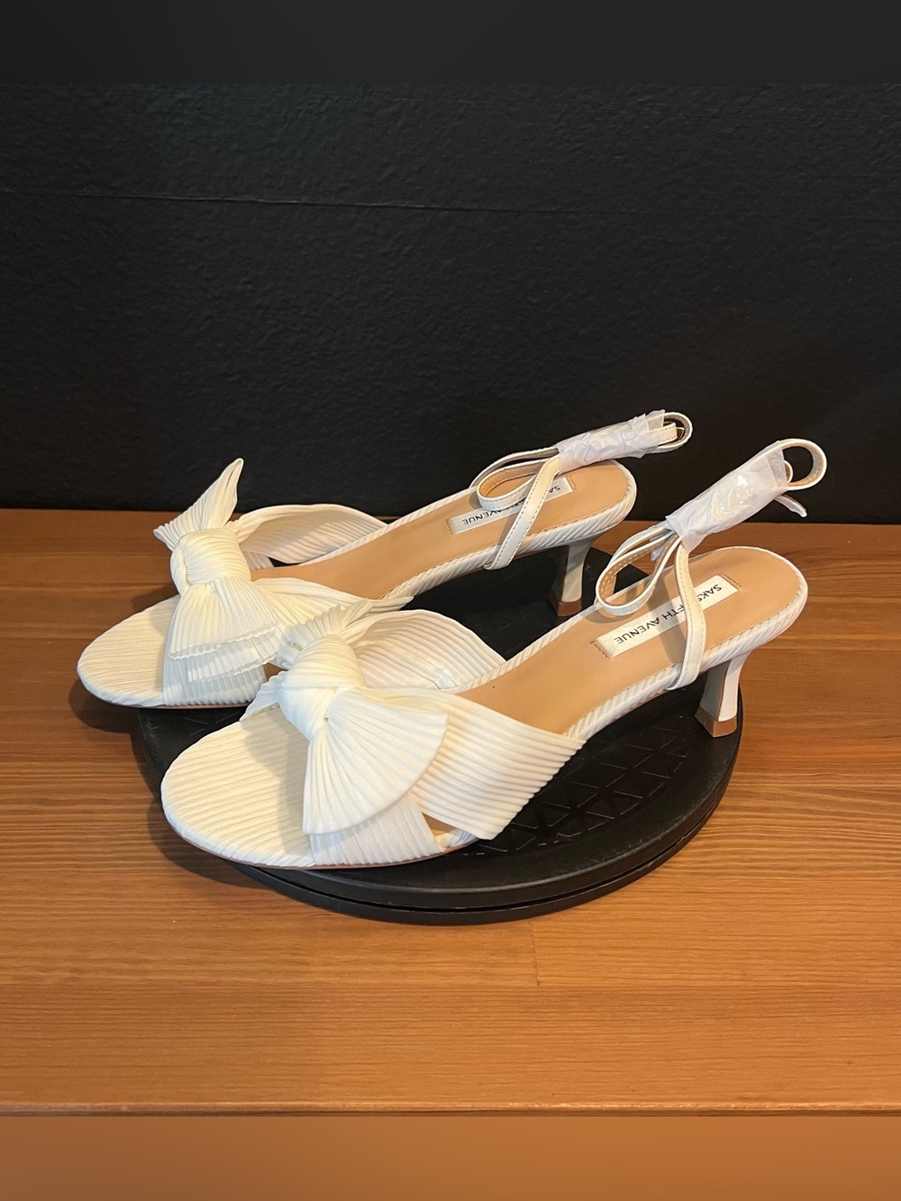 Saks Fifth Avenue Sammy Vintage White Bow Open Toe Ankle Strap Kitten Heels 7